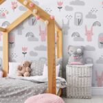 Moderná detská izba s praktickými doplnkami, ktoré zlepšujú pohodlie a kreativitu detí.