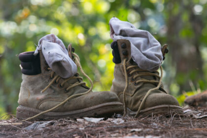 Ako zabrániť vlhkosti v turistickej obuvi? Praktické tipy na sušenie a správnu starostlivosť.