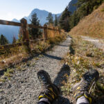 Turistická obuv: prečo je dôležitá a ako pomáha